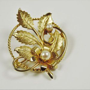 Vintage | Beautiful gold tone floral brooch